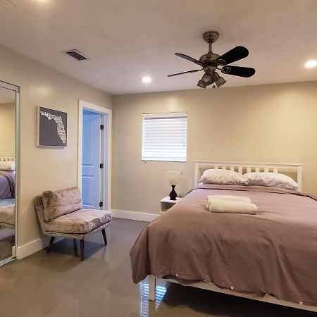 Lakefront Vacation Home - Sleeps 8 Davie Exterior photo