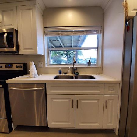 Lakefront Vacation Home - Sleeps 8 Davie Exterior photo