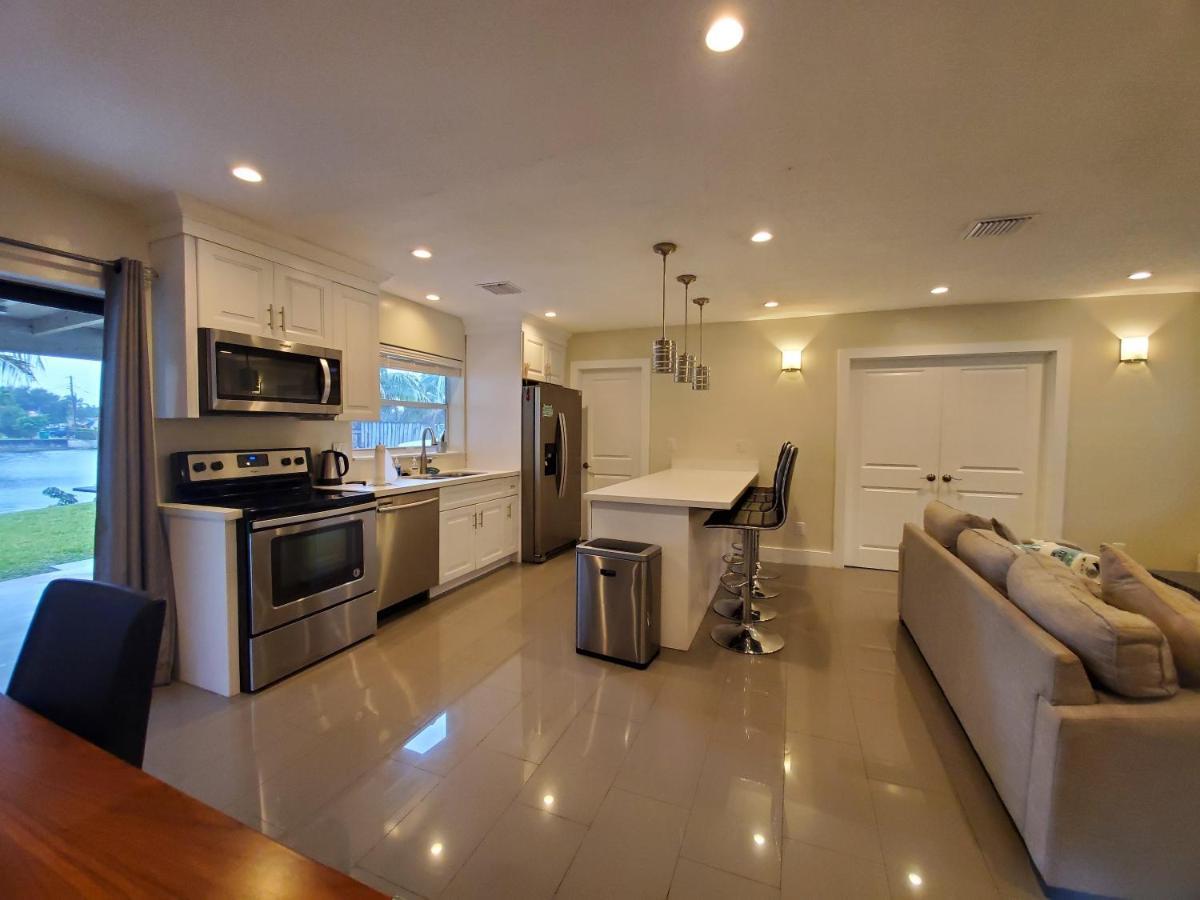 Lakefront Vacation Home - Sleeps 8 Davie Exterior photo