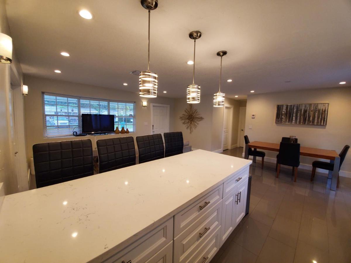 Lakefront Vacation Home - Sleeps 8 Davie Exterior photo