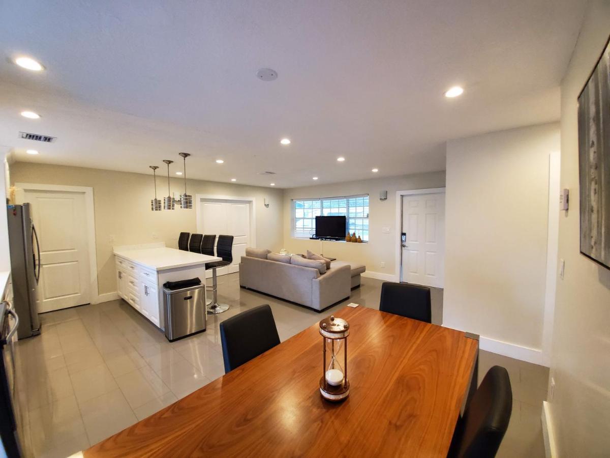 Lakefront Vacation Home - Sleeps 8 Davie Exterior photo